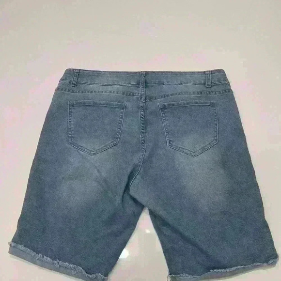 Stretchy Size 16 jean shorts decorative patches Item# 5H - Picture 2 of 4